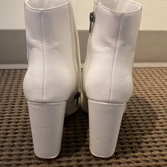 Short white heeled booties - Picture 3 of 5